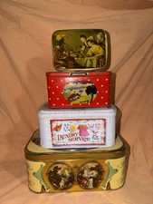 Set Di Scatole Di Latta